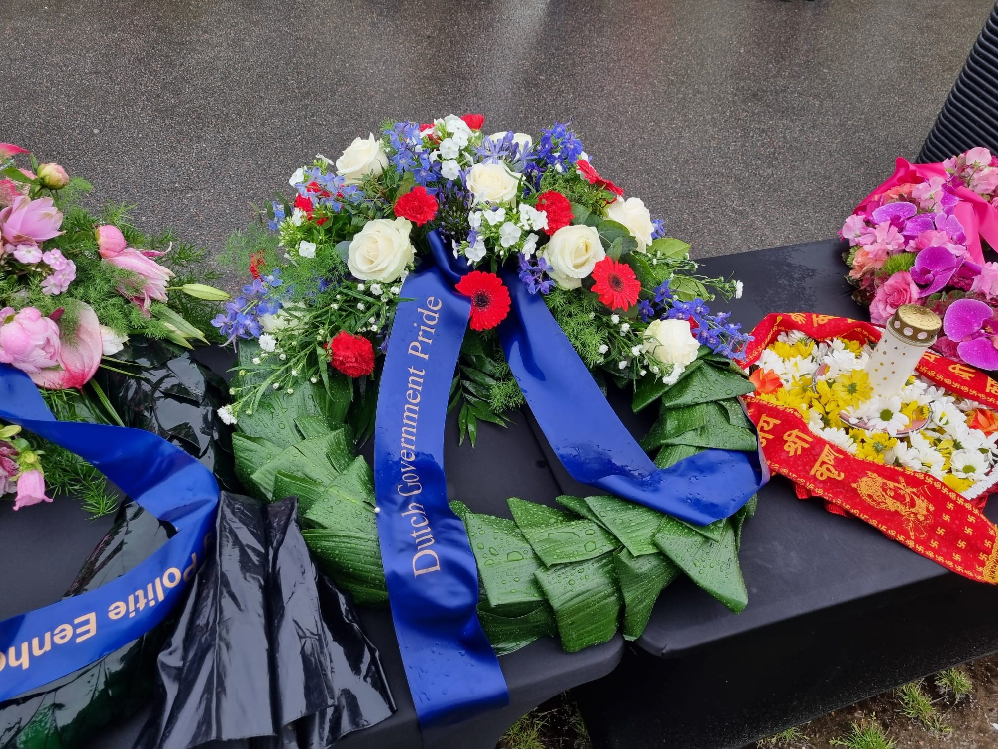 Kransleggingen bij Homomonument Den Haag en Amsterdam